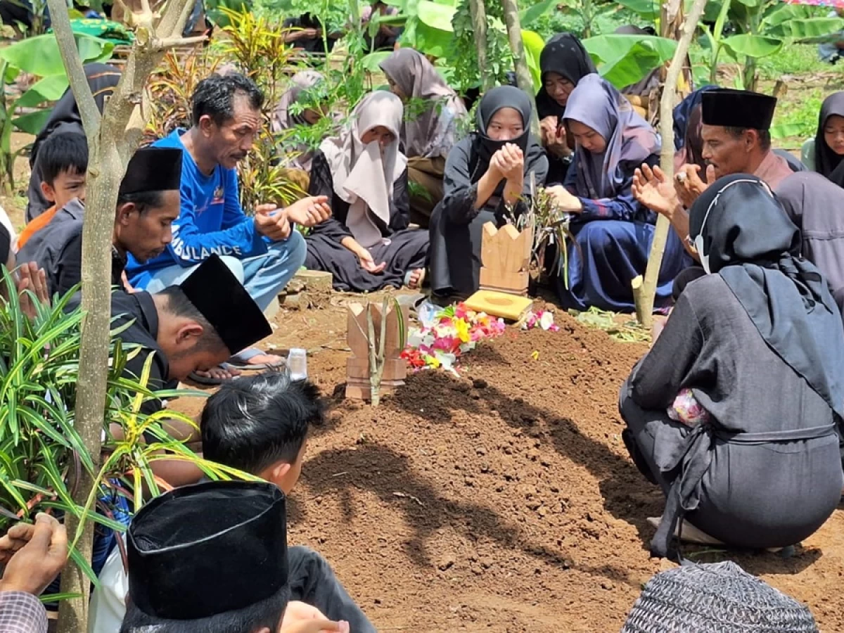 Masuk Masa Iddah, Bolehkah Perempuan Ikut Mengantar Jenazah Suaminya?