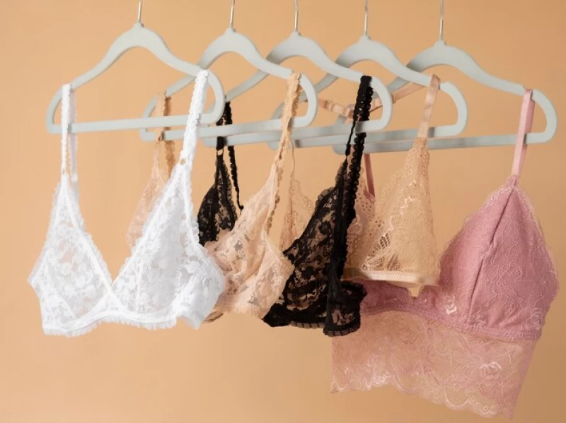 Hukum Jual Beli Baju Haram atau Baju Seksi
