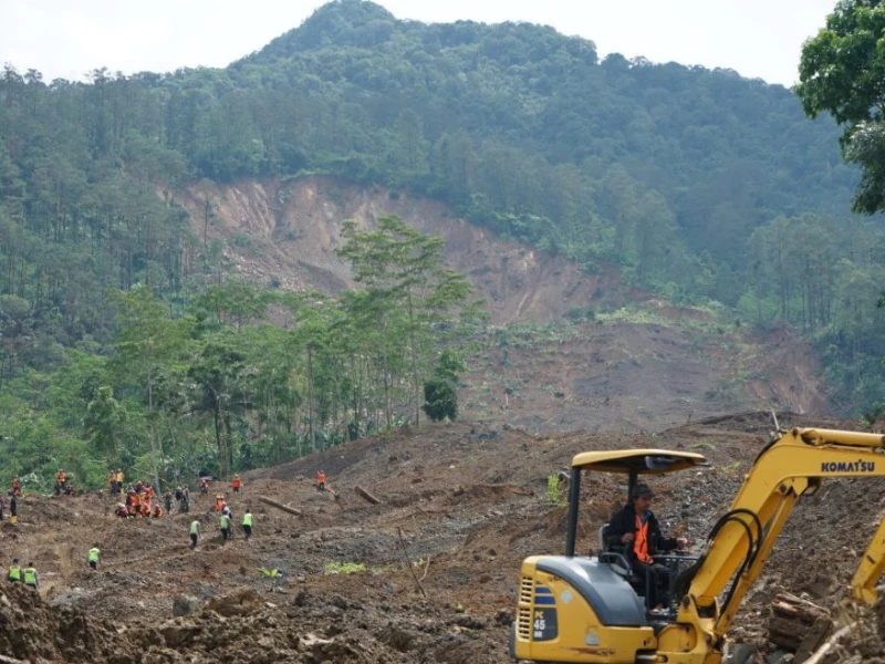 Bencana Longsor di Tanah Kelahiran, Takdir Kebumian yang Menagih Kesadaran