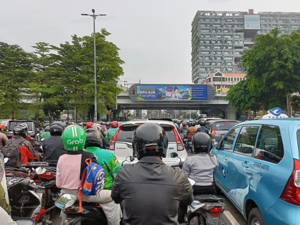 5 Amalan Sunnah Saat Terjebak Macet di Jalan Raya