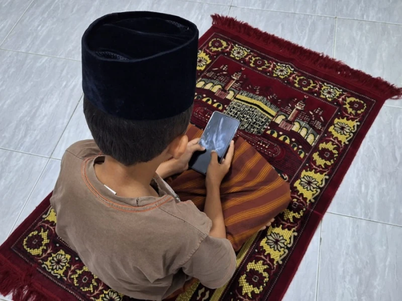 Hukum Mainan HP saat Khutbah Jumat Berlangsung