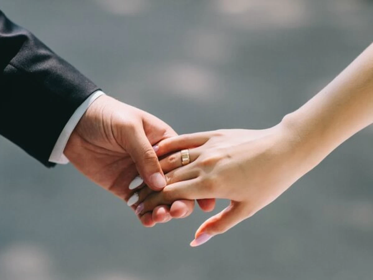 Hukum Menikah dengan Orang yang Tak Jelas Garis Keturunannya