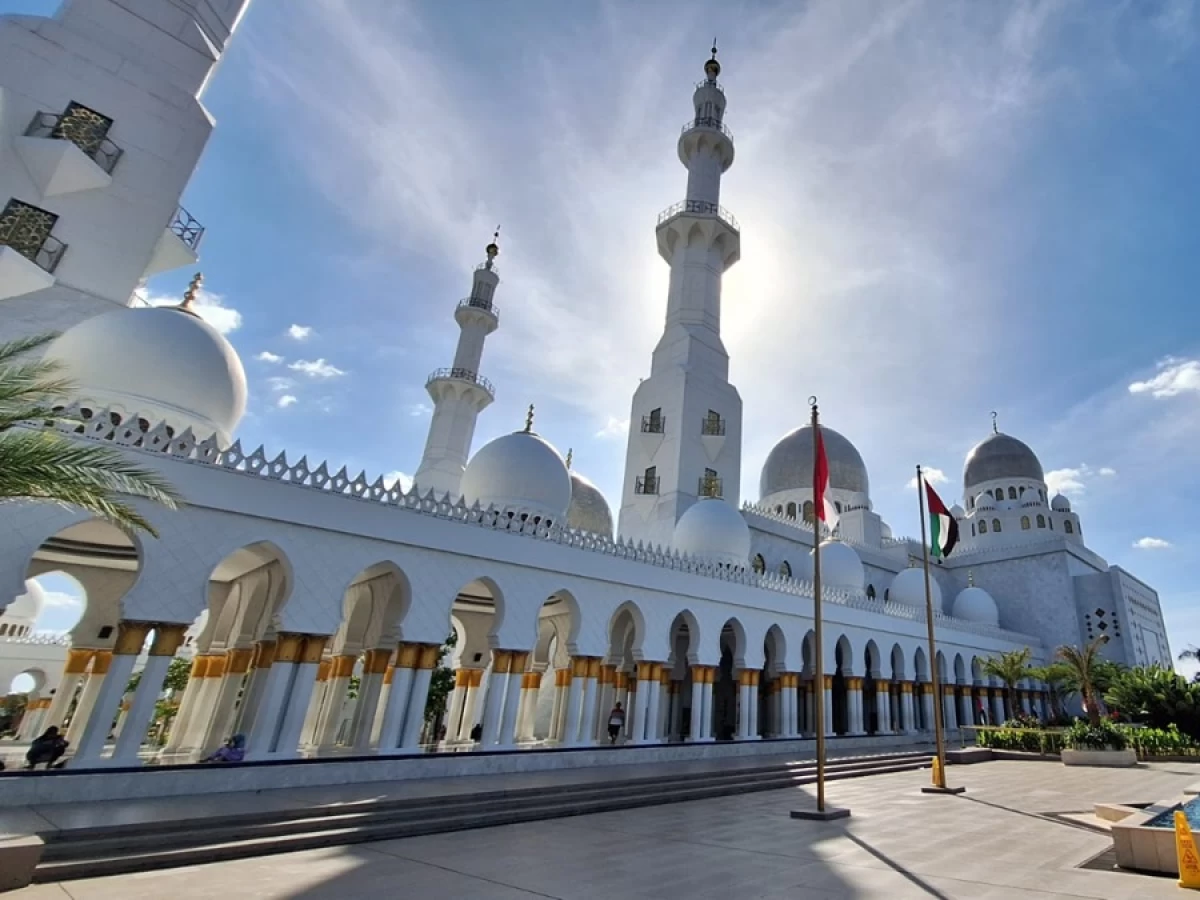 Khutbah Idul Fitri Bahasa Jawa: Riyadin, Dintene Tiyang Sabar lan Syukur
