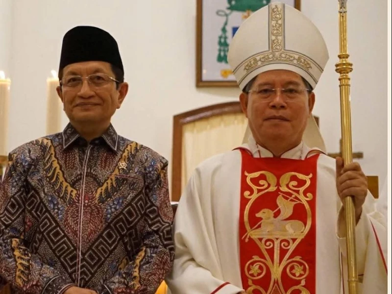 Menag Hadir di Katedral Manado, Teguhkan Pesan Natal tentang Solidaritas dan Kepedulian
