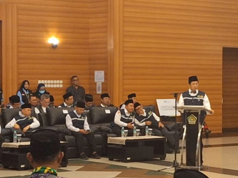 Lepas Kloter Pertama Jamaah Haji 2025, Menag Imbau Jemaah Tak Lupa Kartu Identitas