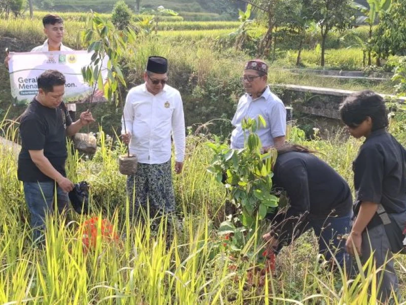 IKAQ Jabodetabek Serukan Gerakan Menanam Pohon dan Penguatan Pendidikan Akhlak untuk Hadapi Tantangan Era Digital
