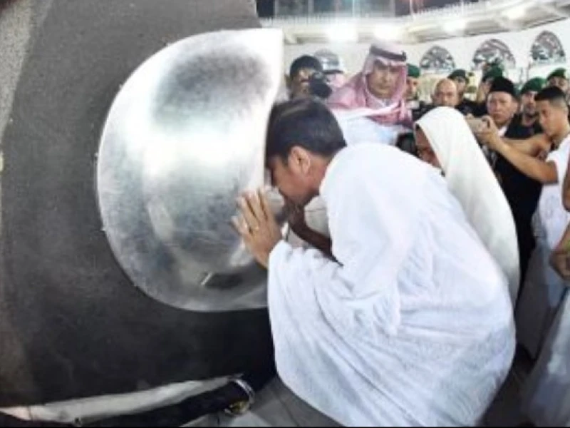 Arti Mimpi Mencium Hajar Aswad