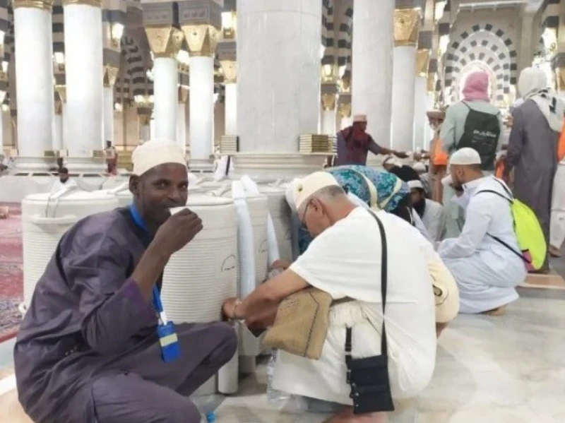 Cara Minum Air Zamzam yang Benar menurut Ulama