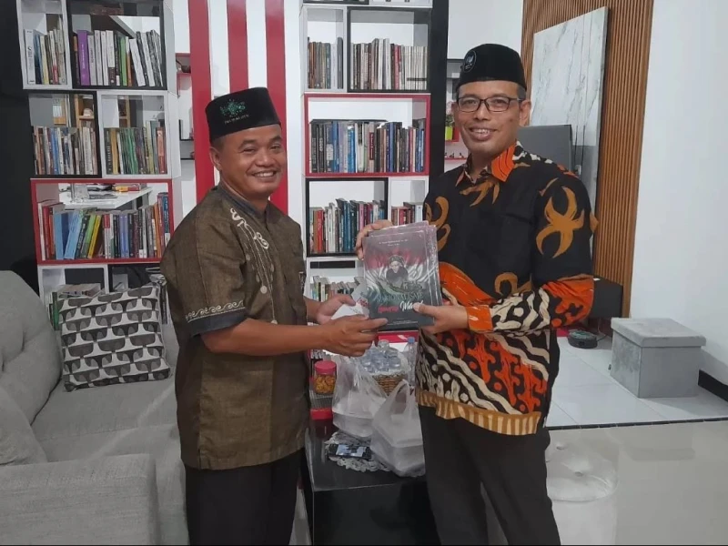 Perangai Jenaka, Sosok Guru Mukani Jadi Penggerak Literasi karena Berkah Kiai