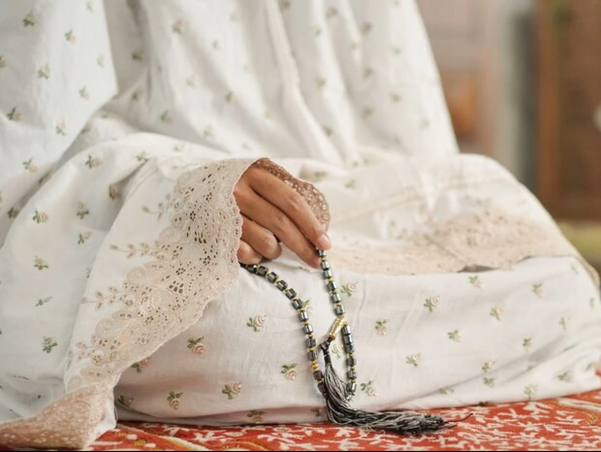 13 Urutan Dzikir dan Doa setelah Sholat, Lengkap dengan Terjemahan