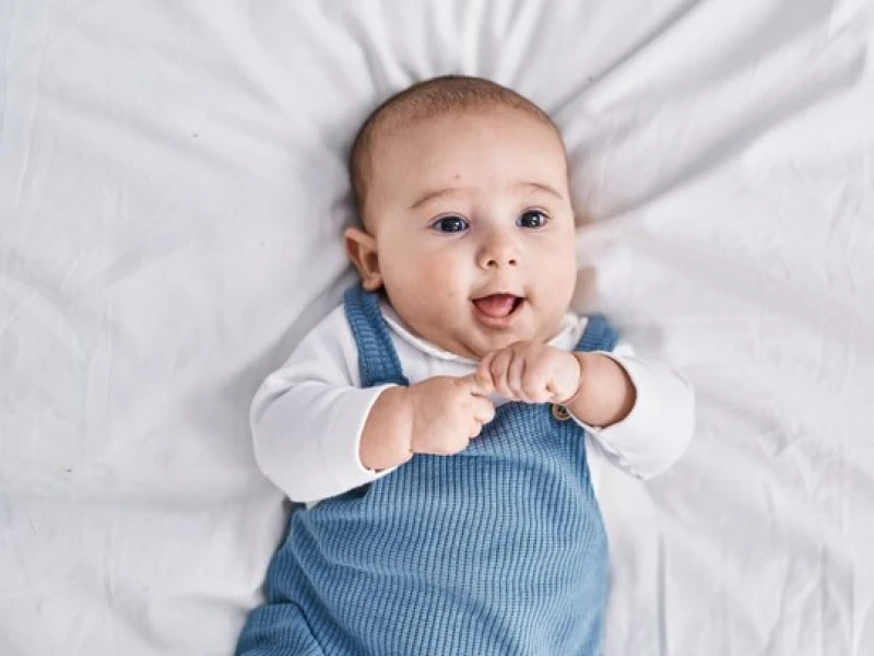 Siapakah yang Paling Berhak Memberi Nama pada Anak?