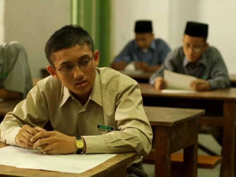 5 Film Bertema Pesantren yang Menarik Ditonton