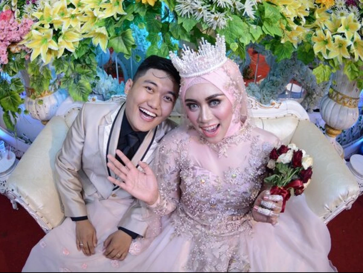 Diundang Resepsi Pernikahan Mantan Kekasih, Hadir atau Tidak?