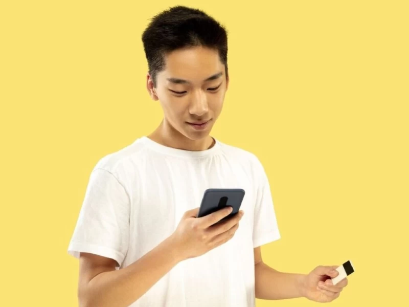 Orang yang Banyak Membagikan Kehidupan Pribadi di Internet Biasanya Punya 7 Tanda Ini