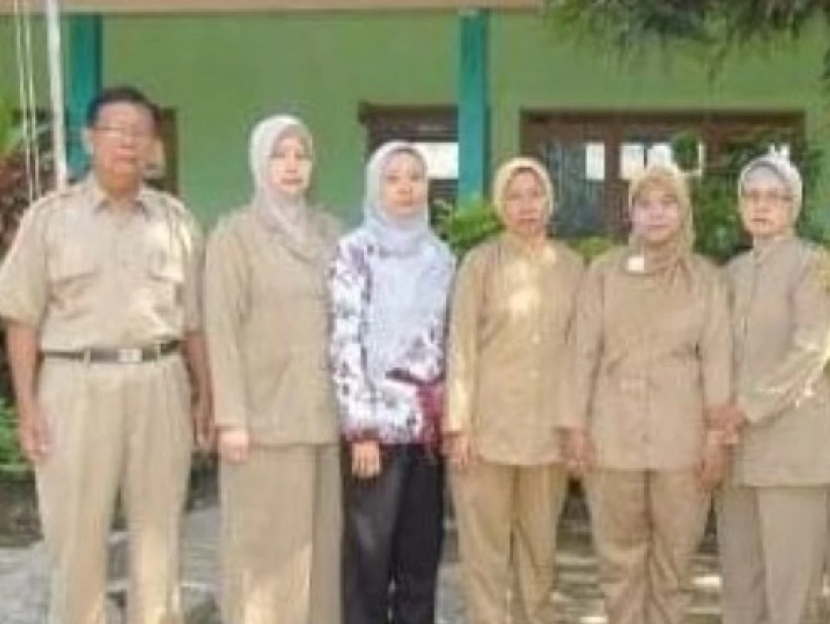 Kisah Pensiunan Guru Non-Muslim yang Mengajar dan Hidup di Desa Mayoritas Berpenduduk Muslim