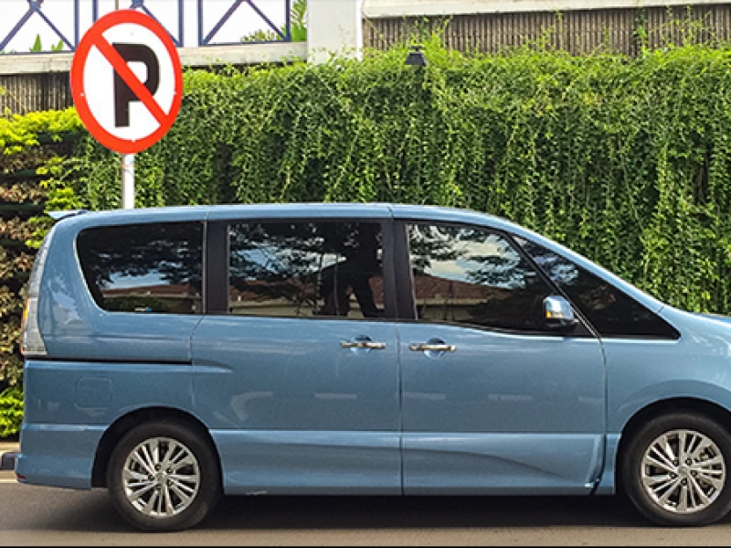 Hukum Parkir Mobil di Jalan Depan Rumah