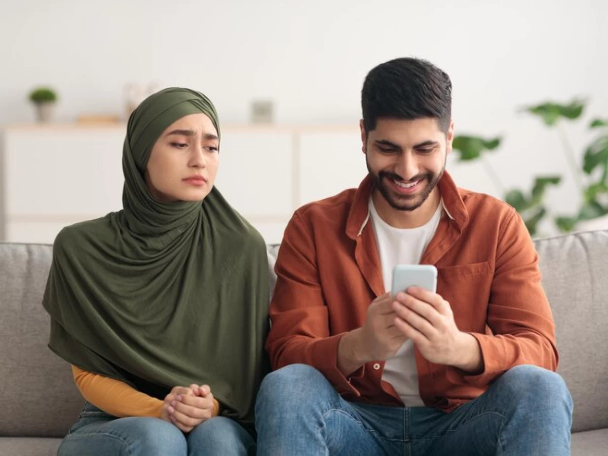 5 Etika Bermedsos yang Harus Dipahami Pasangan dalam Islam