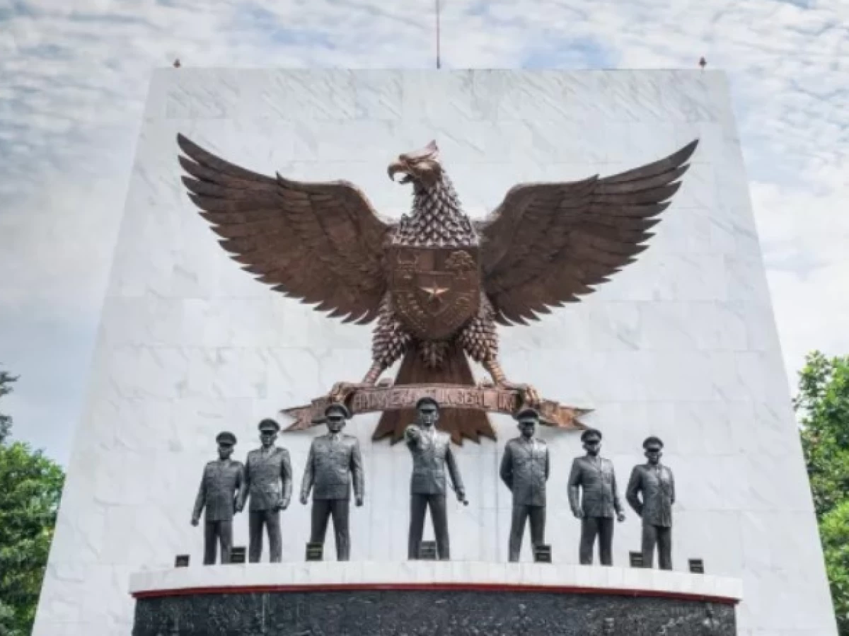 Hukum Membuat Replika Patung Pahlawan