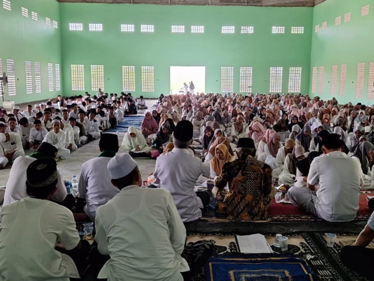 Diundang Acara Pengajian Umum, Apakah Wajib Datang?