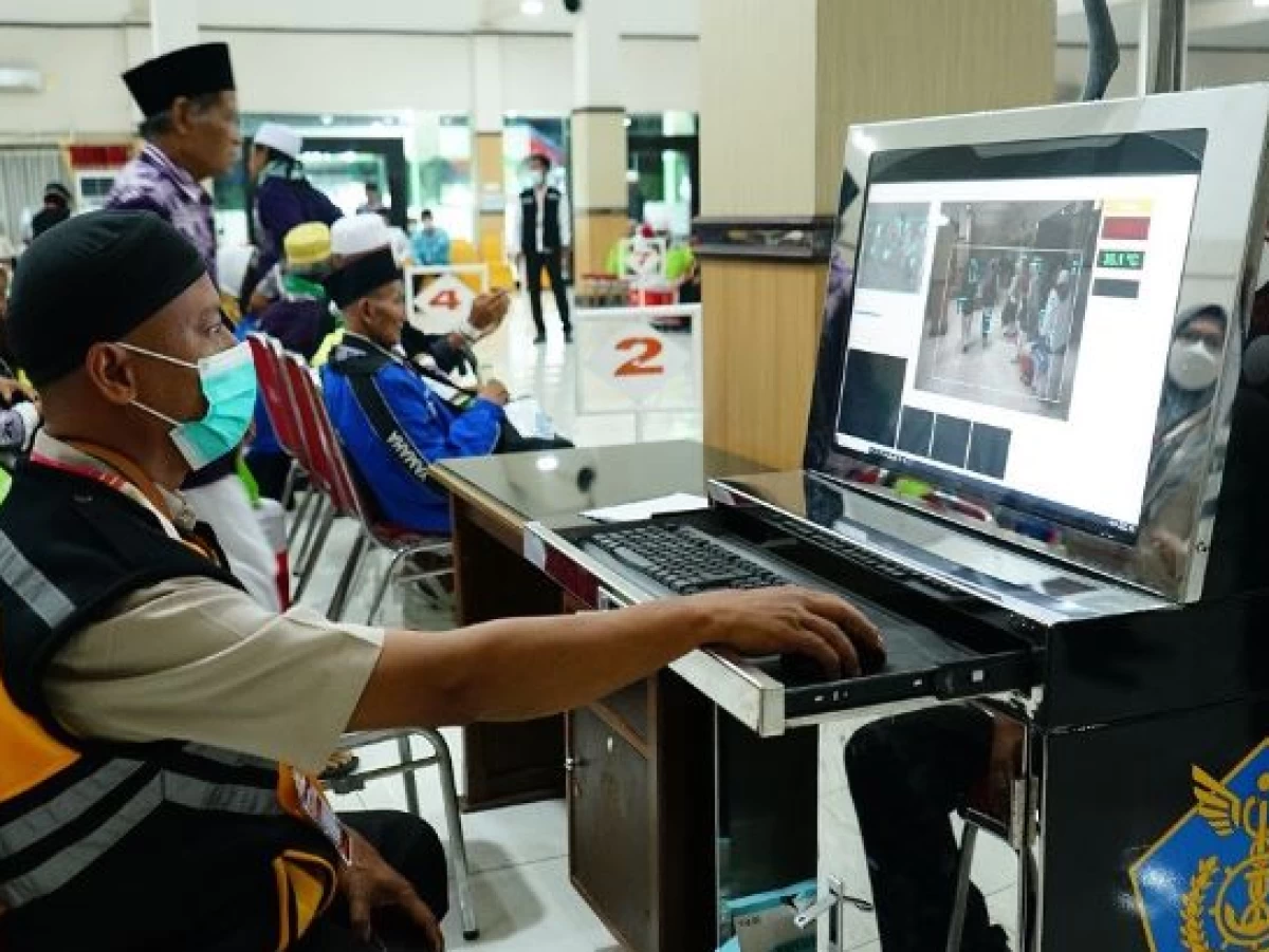 Setiba di Asrama Haji, Suhu Tubuh Jemaah Haji Dicek, Ini Prosedurnya