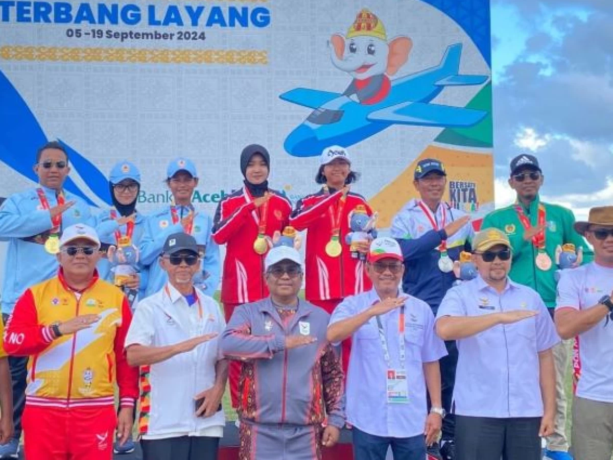 Jadi Atlet PON XXI, Mahasiswi UIN Ar-Raniry Raih Medali Emas Cabang Terbang Layang