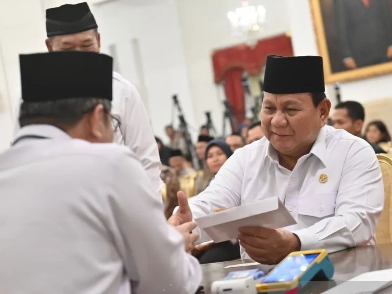 Presiden Prabowo Serahkan Zakat Melalui Baznas RI