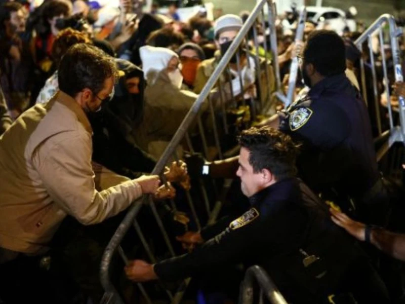 Ratusan Warga New York Protes Penembakan Pria oleh Petugas Imigrasi AS