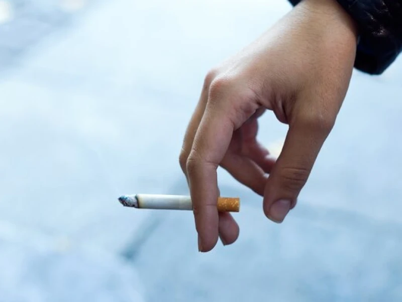 Istri Suka Merokok, Wajibkah Suami Menyediakannya?