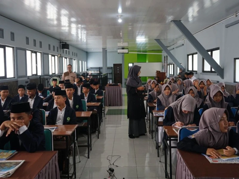 Semakin Menjadi Tren, Orang Tua Pilih Pendidikan Anaknya di Pesantren
