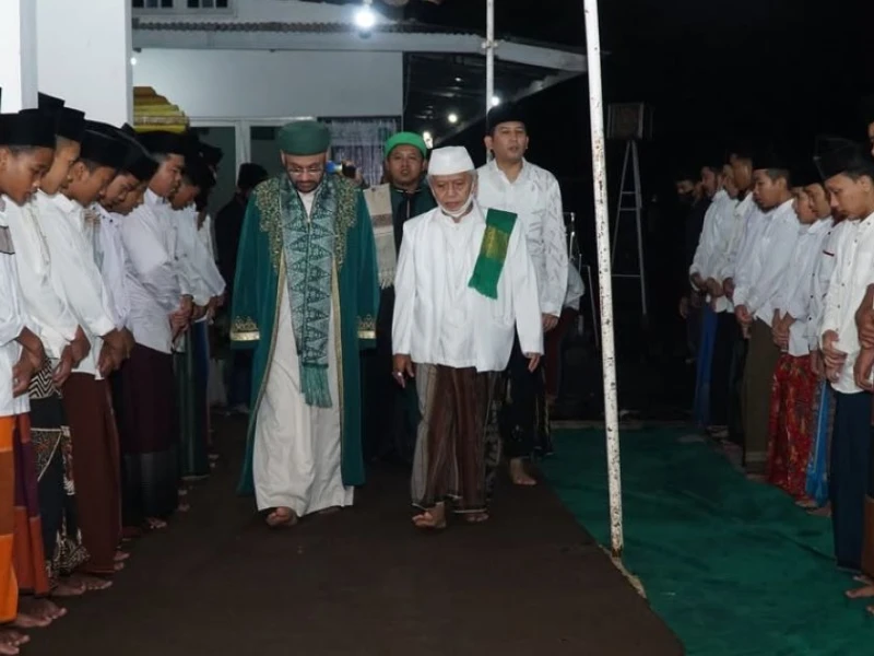 Ketika Adab Disalahpahami sebagai Kultus Individu