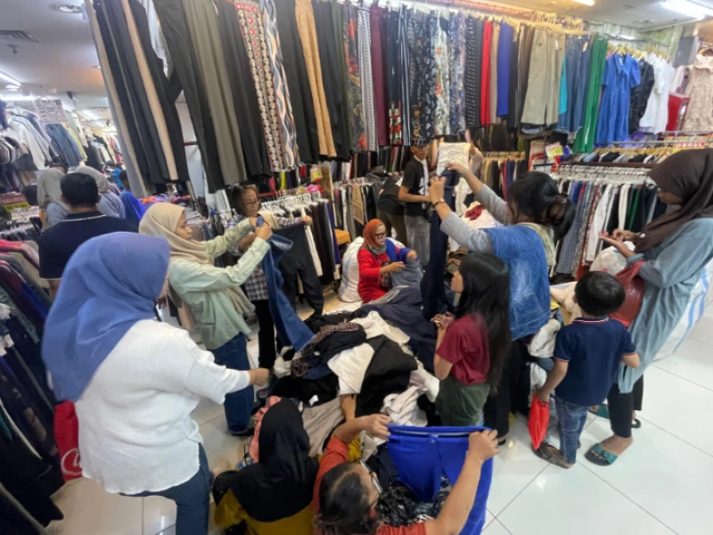 Meski Dilarang Menkeu Purbaya, Thrifting Masih Diminati Masyarakat