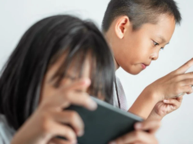 Pentingnya Melindungi Anak di Tengah  Mara Belantara Platform Digital