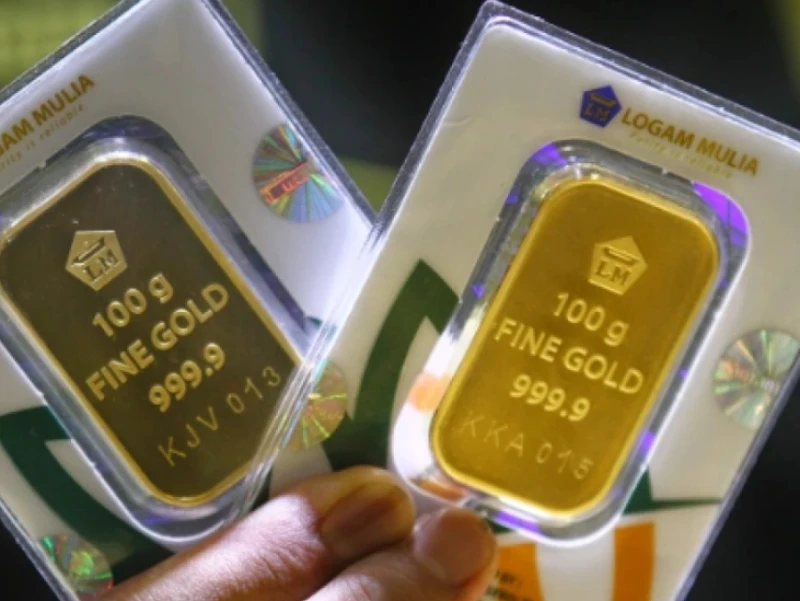 Harga Jual Emas Antam Hari ini Merosot Rp57.000 menjadi Rp2.428.000 juta/gram