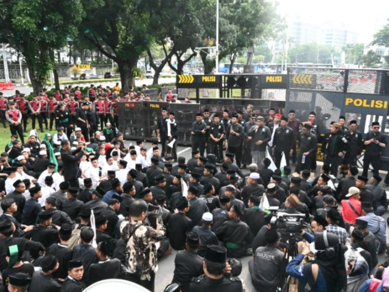 Desak Negara Bertindak, Ribuan Pendekar Pagar Nusa Peragakan Jurus Salam 12 Gerakan