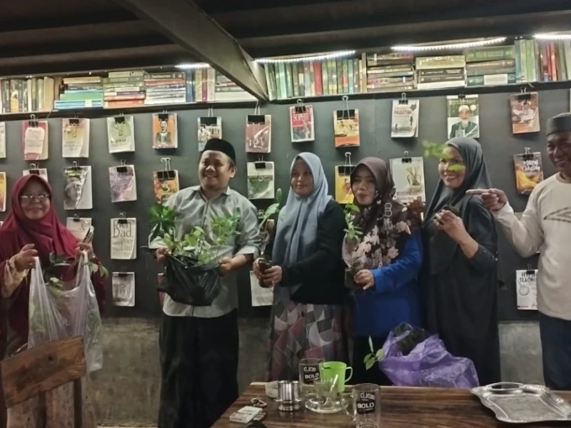 Rusman Lajuha Tola, Menyemai Iman dan Alam Lewat Dakwah Hijau