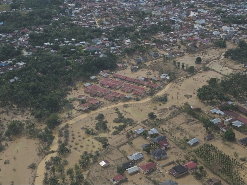 Menteri LH Sebut Banjir Bandang Terjang Aceh Terindikasi Kuat Akibat Penyerobotan Kawasan Hutan