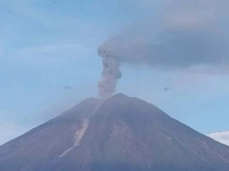 Gunung Semeru Meletus Lagi Minggu Pagi Ini, Menyemburkan Abu Setinggi 1,2 Kilometer