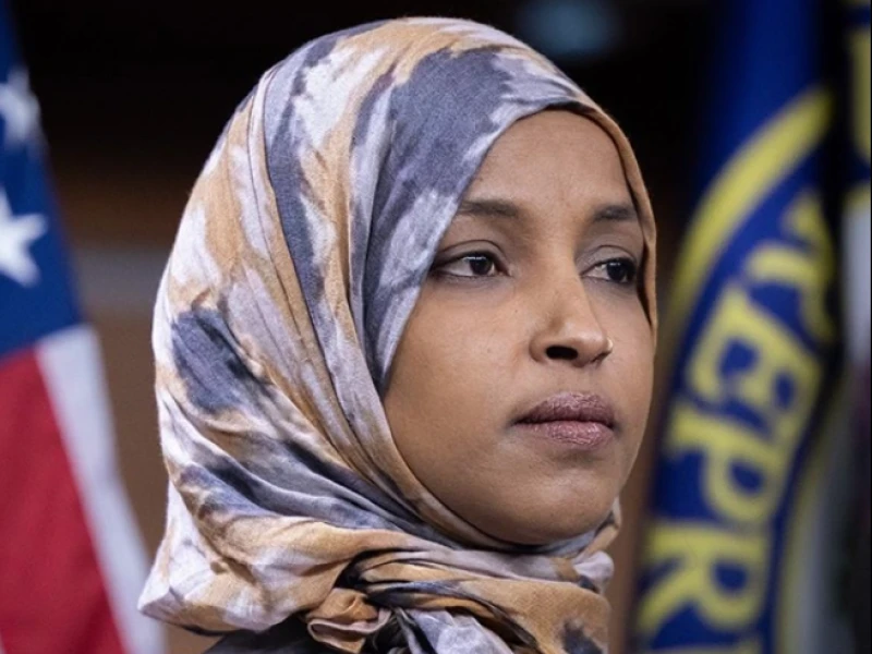 Muslimah Berhijab Ini Berani Sekali Berteriak Permalukan Donald Trump di Kongres Amerika