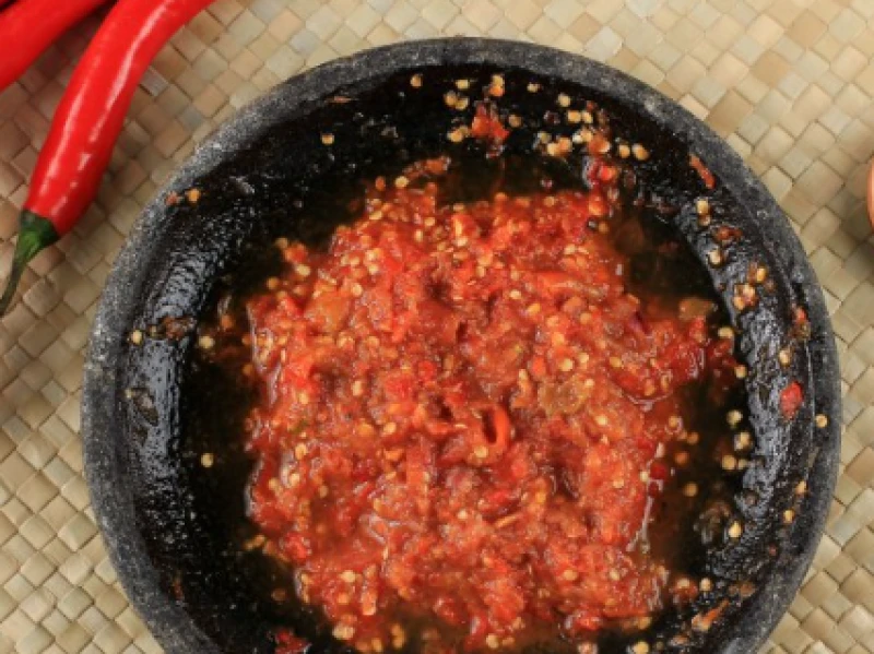 Tidak Dianjurkan Makan Pakai Sambal Terlalu Pedas saat Buka Puasa