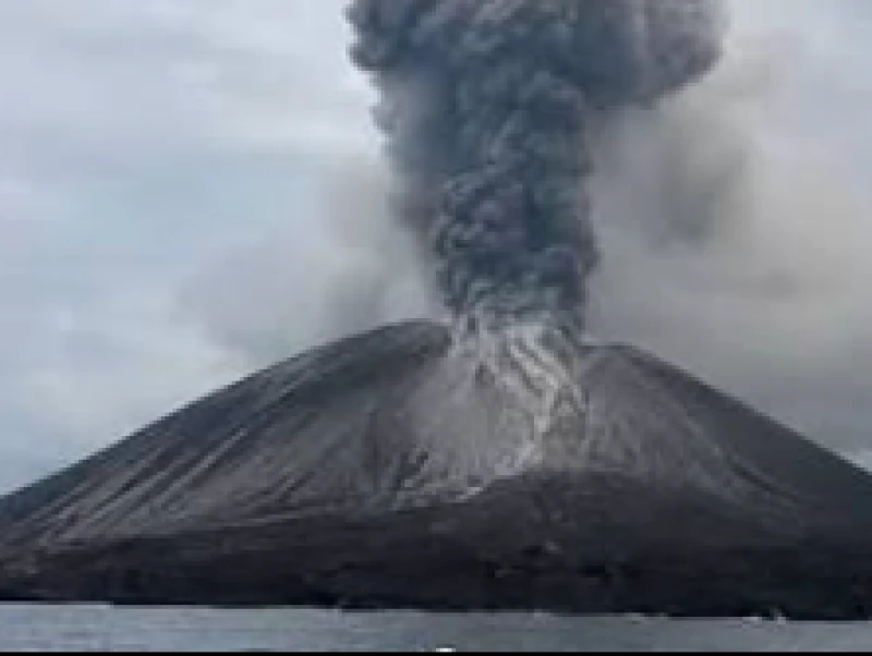 Anak Krakatau 'Batuk-batuk' Terus, Radius Bahaya Bagi Nelayan 3 Kilometer dari Kawah