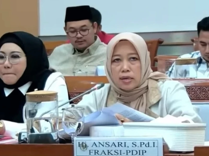 Guru di Tangsel Dipolisikan Gegara Nasihati Murid, Komisi VIII Soroti Lemahnya Perlindungan Guru Perempuan