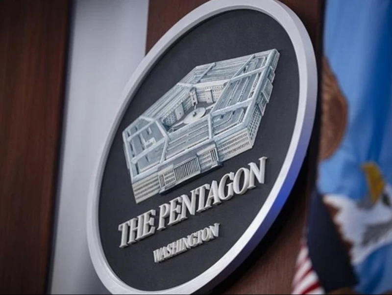 Dua Senator Demokrat Desak Pentagon Selidiki Investasi China di SpaceX