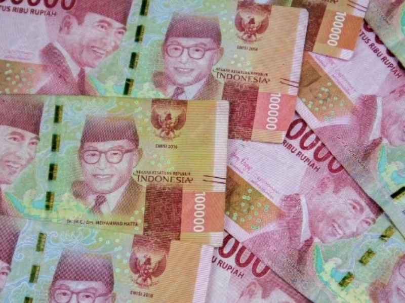 Rupiah Melemah Terimbas Perang Timur Tengah, Investor Degdegan