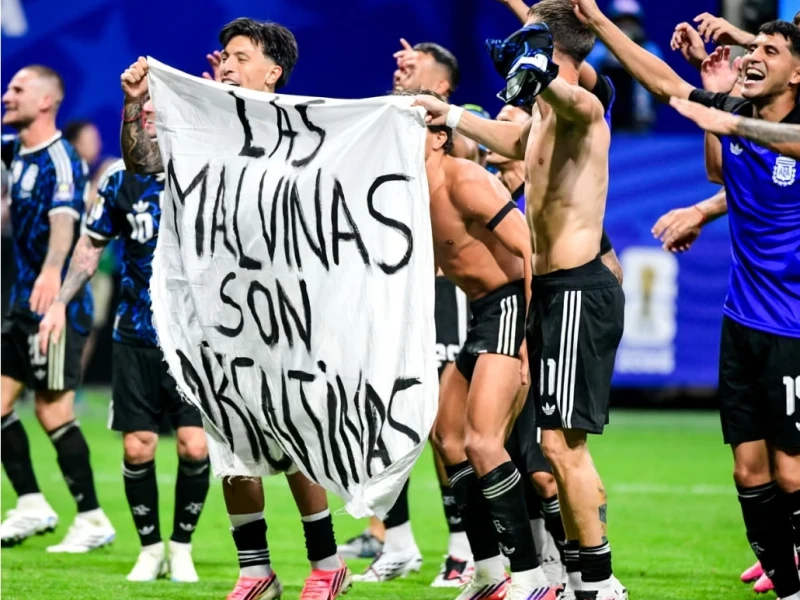 FIFA Selidiki Pemain Argentina Akibat Bentangkan Spanduk 'Las Malvinas son Argentinas'