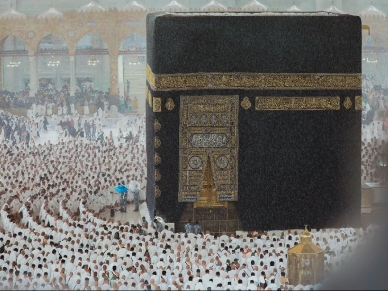 Hujan Deras Disertai Kilat dan Petir Mengguyur Masjidil Haram Mekkah