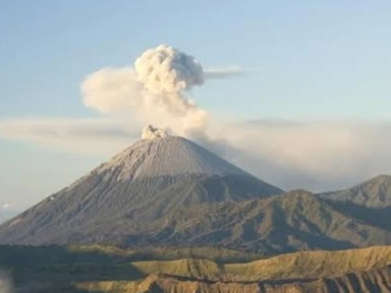 Gunung Semeru Meletus, Warga Dilarang Beraktivitas di Radius 13 Kilometer