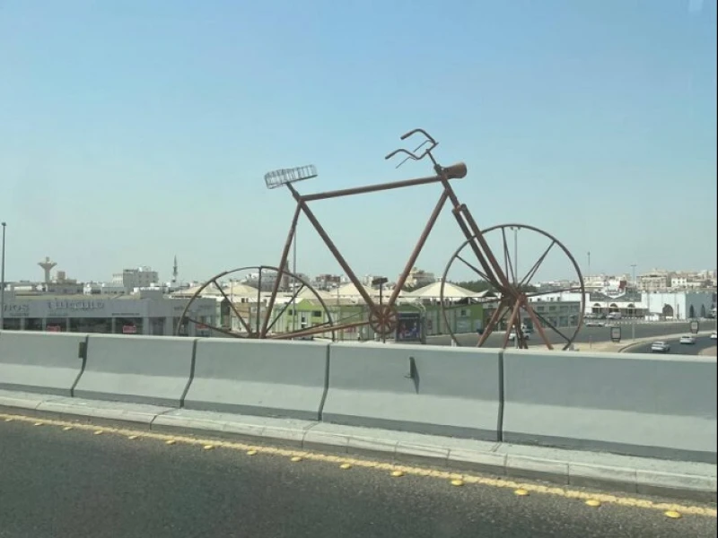Sepeda Raksasa Itu Bukan Punya Nabi Adam, Tapi Landmark Kota Jeddah