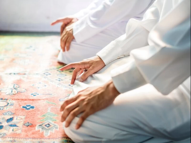 Lupa atau Ragu Jumlah Rakaat Sholat? Ini yang Harus Dilakukan