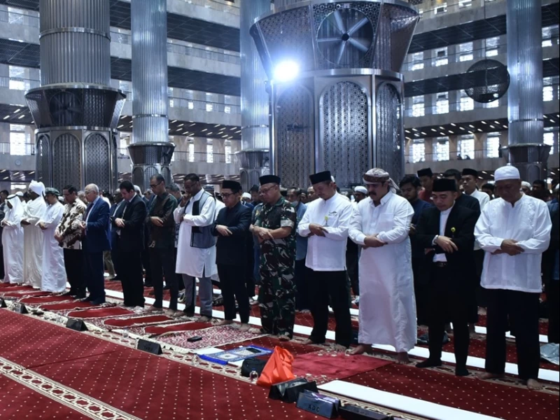 Standar Kerapatan Shaf Sholat Jamaah Sesuai Syariat