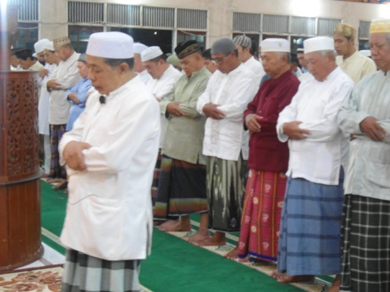 2 Jenis dan Perbedaan Makmum dalam Sholat Jamaah